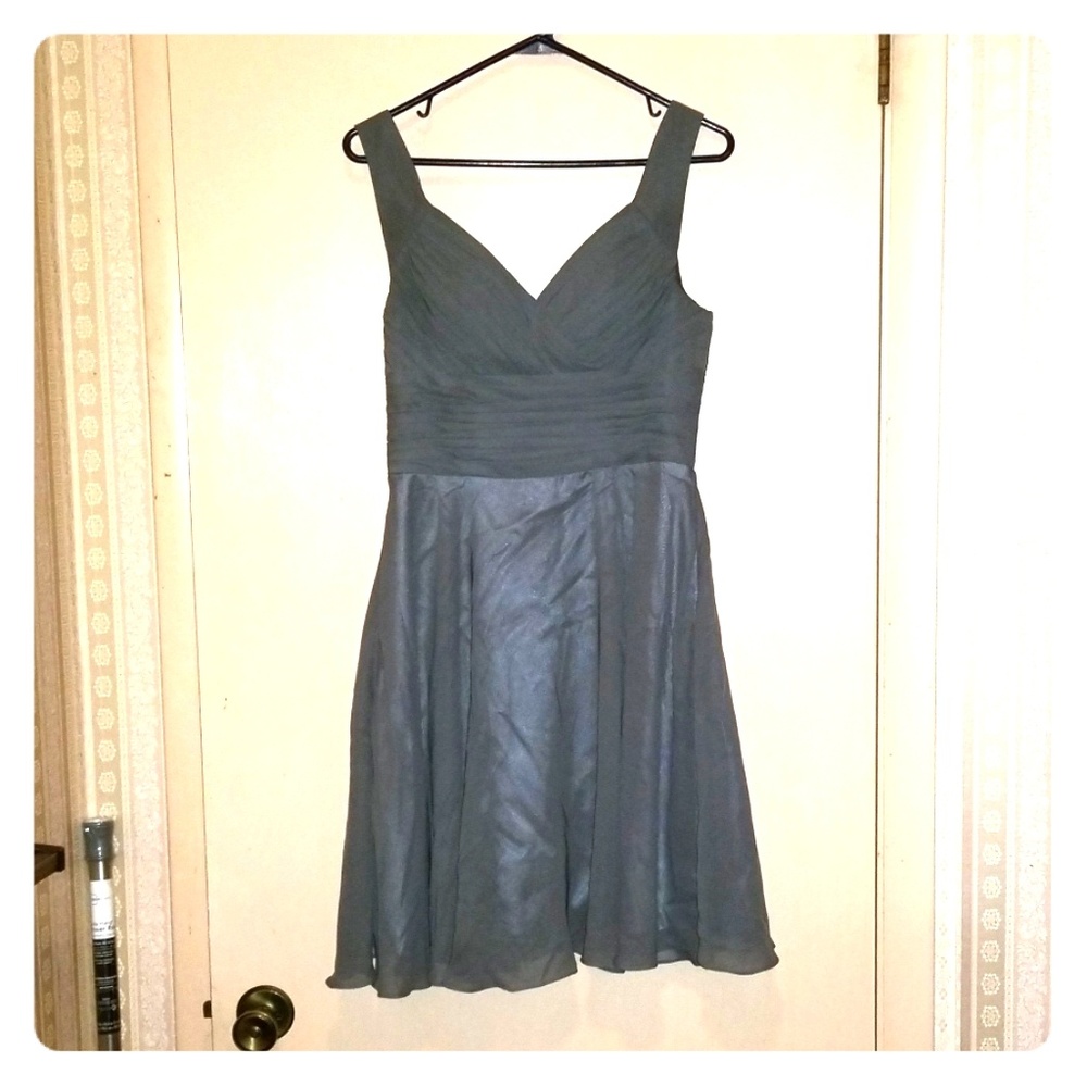 V-neck chiffon dress